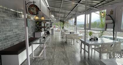 Singh Saab Rooms & Cafe