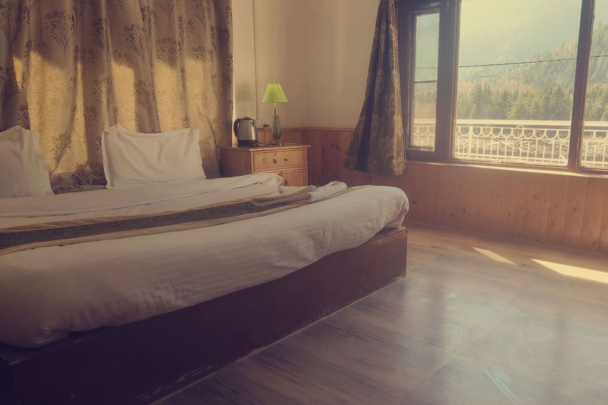 Standard Double Room, Balcony, Mountain View