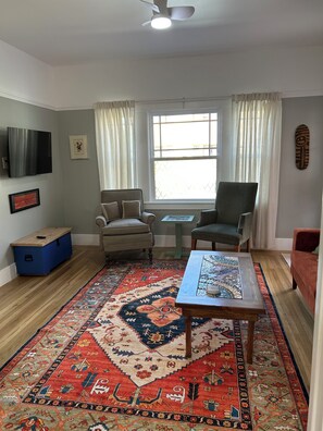 Smart TV - Tranquil apartment with WiFi in vibrant Oakland (Oakland)