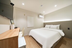 Walk-in Special (Randomly assigned, Parking not available) | Desk, laptop workspace, free WiFi - Cream Hotel (Guri)