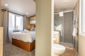 2 chambres, fer et planche à repasser, Wi-Fi gratuit, draps fournis