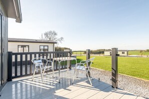 Outdoor dining - Lodge No 58 | Stewart's Resort Cameron (Cameron)