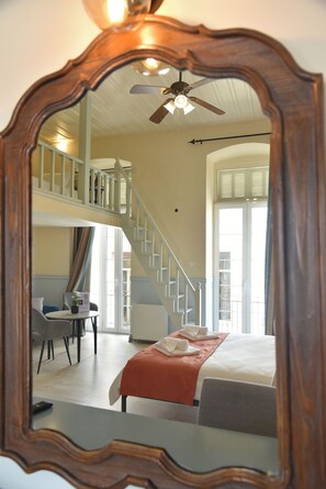 奢華四人房, 露台, 城市景 | 遮光窗簾/窗簾、隔音、熨斗/熨衫板、免費 Wi-Fi