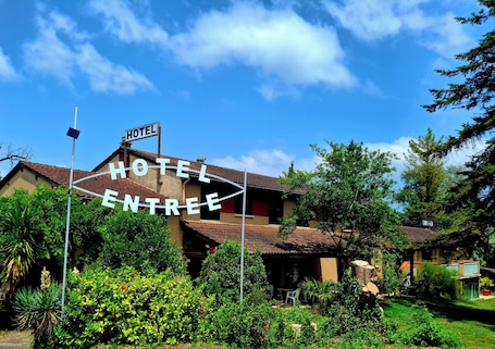 Front of property. Relais de Fréjeroques
