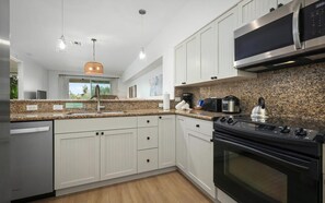 Fridge, oven, stovetop, dishwasher - Fairways Villas at Waikoloa E4 Golf View 2 Bedroom (Waikoloa)