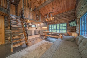 Superior Villa, Courtyard View | Living area