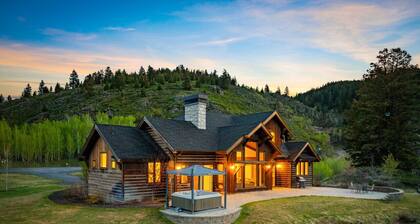 Cherry Butte Lodge| Hot Tub, Fire Pit, & Views