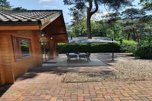 تناول الطعام بالخارج