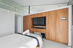 1 bedroom, iron/ironing board, travel cot, WiFi