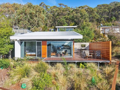 Eaglehawk Pavilions One – Coastal Retreat with Ocean Views