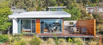 Eaglehawk Pavilions One – Coastal Retreat with Ocean Views