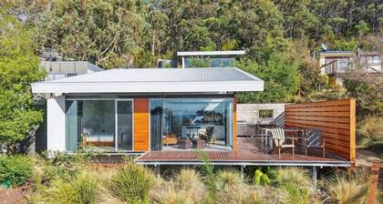 Eaglehawk Pavilions One – Coastal Retreat with Ocean Views