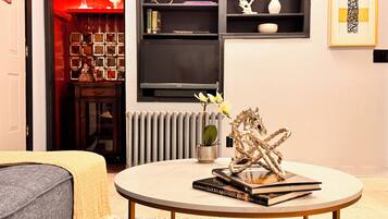 Smart TV, books, stereo