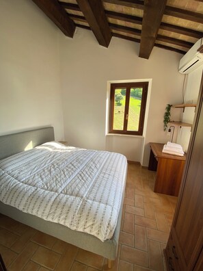 Room - Relax in our Bed & Breakfast between horses and olive trees. (Marche)