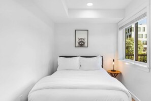 1 bedroom, iron/ironing board, WiFi, bed sheets - FRE01 - Boeing’s Vintage Nook (Seattle)