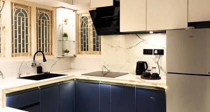 Luxury Stylish Comfort near Airport, Bus and Train