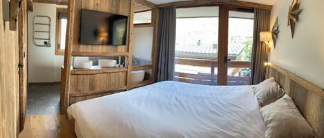 4 bedrooms, WiFi, bed sheets