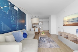 TV - Modern Apt With Private Balcony & Gym (Hallandale Beach)