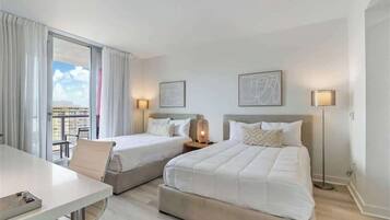 Skrivebord, strygejern/strygebræt, weekendseng, Wi-Fi