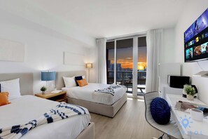 2 Schlafzimmer, Schreibtisch, Bügeleisen/Bügelbrett, Reisekinderbett