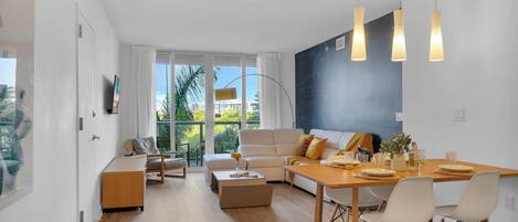 Téléviseur, bureau