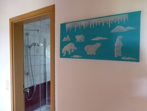 Douche, serviettes fournies