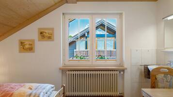 1 slaapkamer, een strijkplank/strijkijzer, gratis wifi, beddengoed