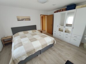 1 bedroom, iron/ironing board, free WiFi, bed sheets - Apartment 'Hegauliebe' with Private Terrace and Wi-Fi (Tengen)