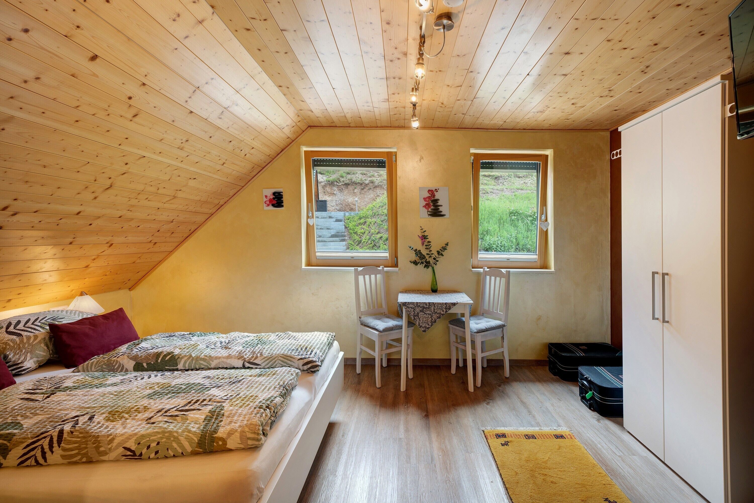 1 habitación, tabla de planchar con plancha, wifi gratis y ropa de cama 