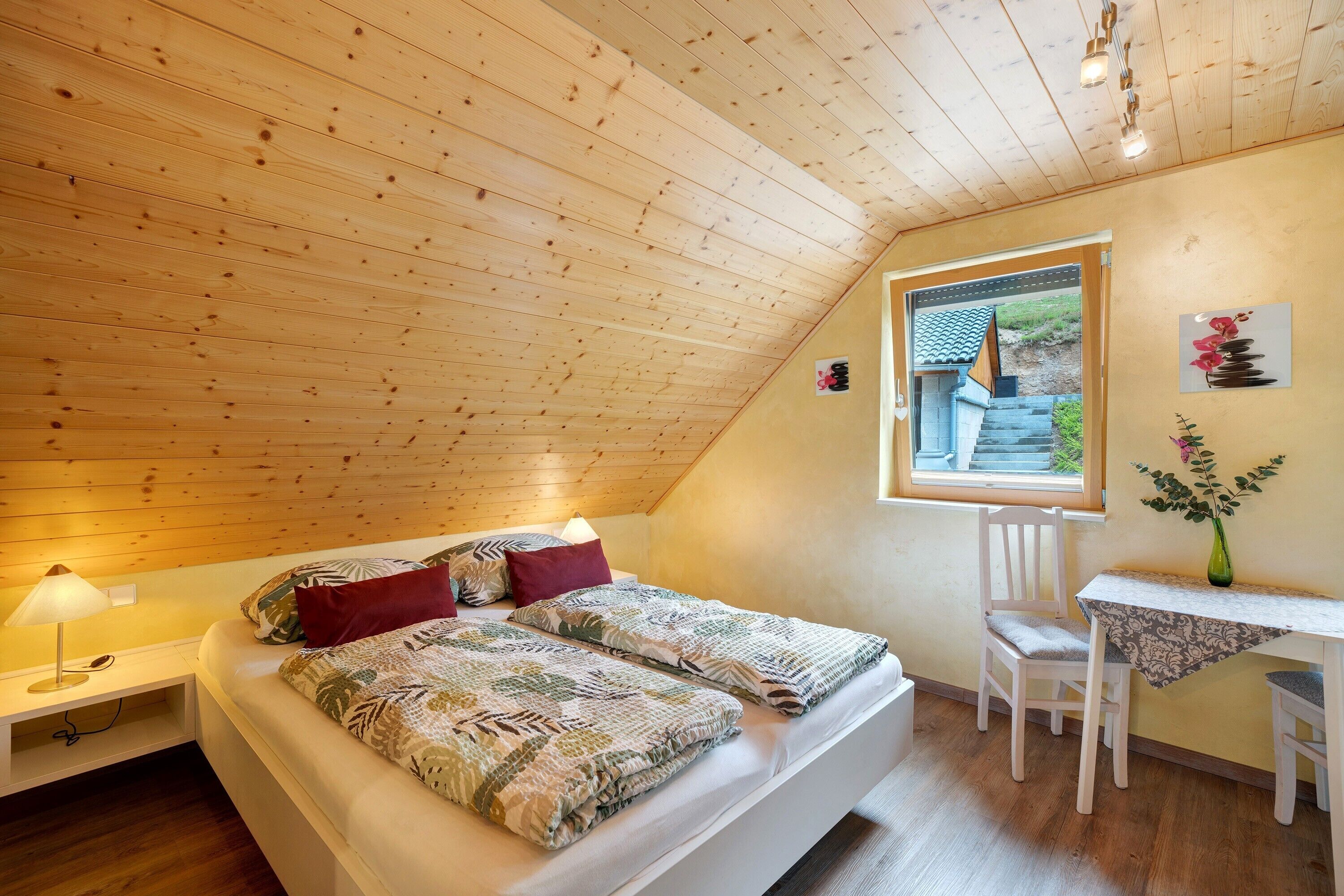 1 habitación, tabla de planchar con plancha, wifi gratis y ropa de cama 