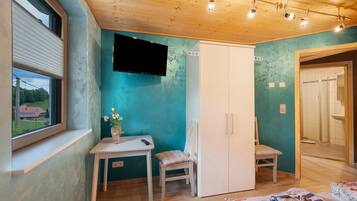 2 bedrooms, iron/ironing board, free WiFi, bed sheets