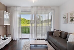 TV - Stylish Holiday Apartment at the Golf Course (Bad Bellingen)