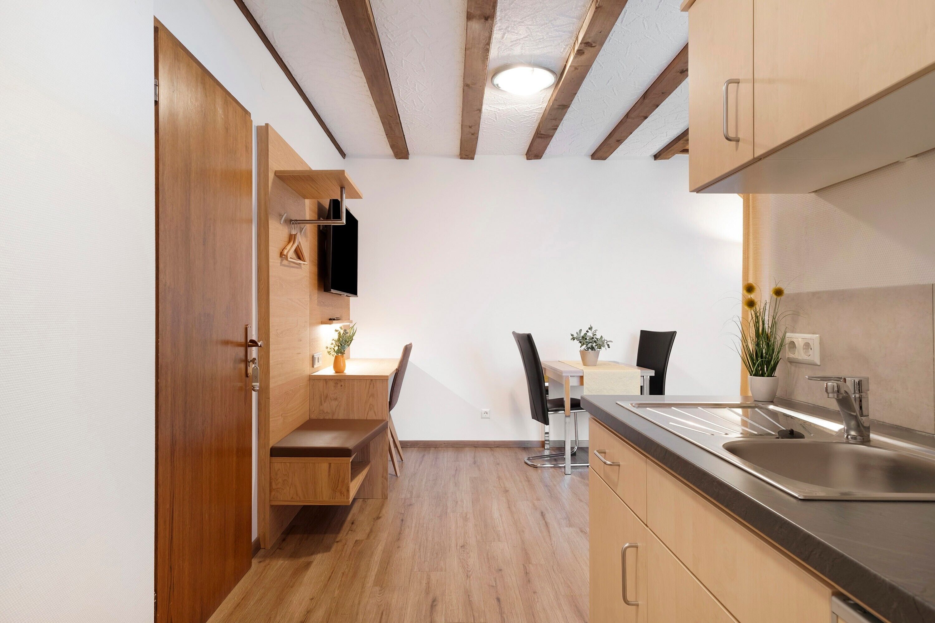 Réfrigérateur, plaque de cuisson, cafetière/bouilloire