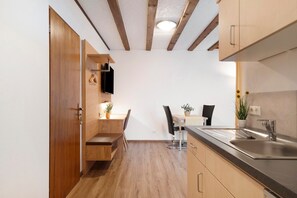 Fridge, stovetop, coffee/tea maker, electric kettle - Apartment '2-zimmer- Nr 5' with Balcony and Wi-Fi (Ühlingen-Birkendorf)