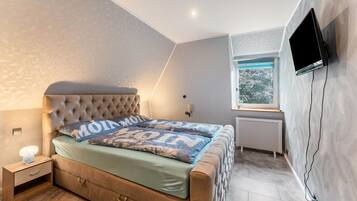 1 bedroom, iron/ironing board, free WiFi, bed sheets