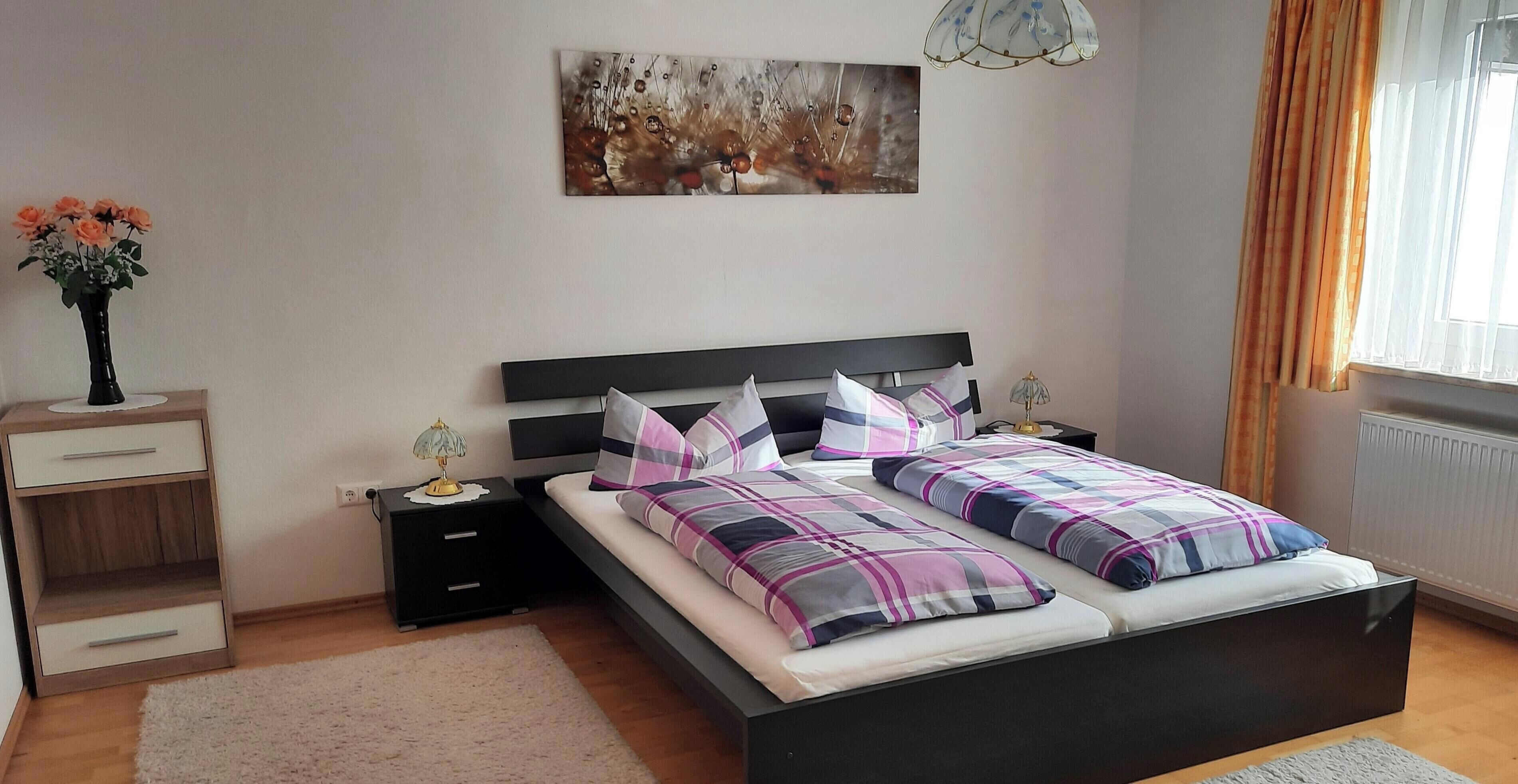 1 habitación, tabla de planchar con plancha, wifi gratis y ropa de cama 