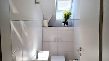 淋浴设施、吹风机、毛巾