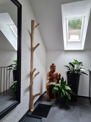 المنشأة من الداخل