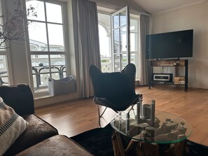 Fernseher, Stereoanlage