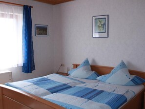 2 Schlafzimmer, Bügeleisen/Bügelbrett, kostenloses WLAN