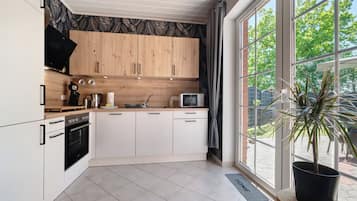 Geladeira, micro-ondas, fogão, cooktop
