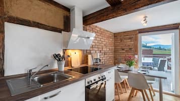Fridge, oven, stovetop, dishwasher