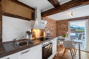 Fridge, oven, stovetop, dishwasher