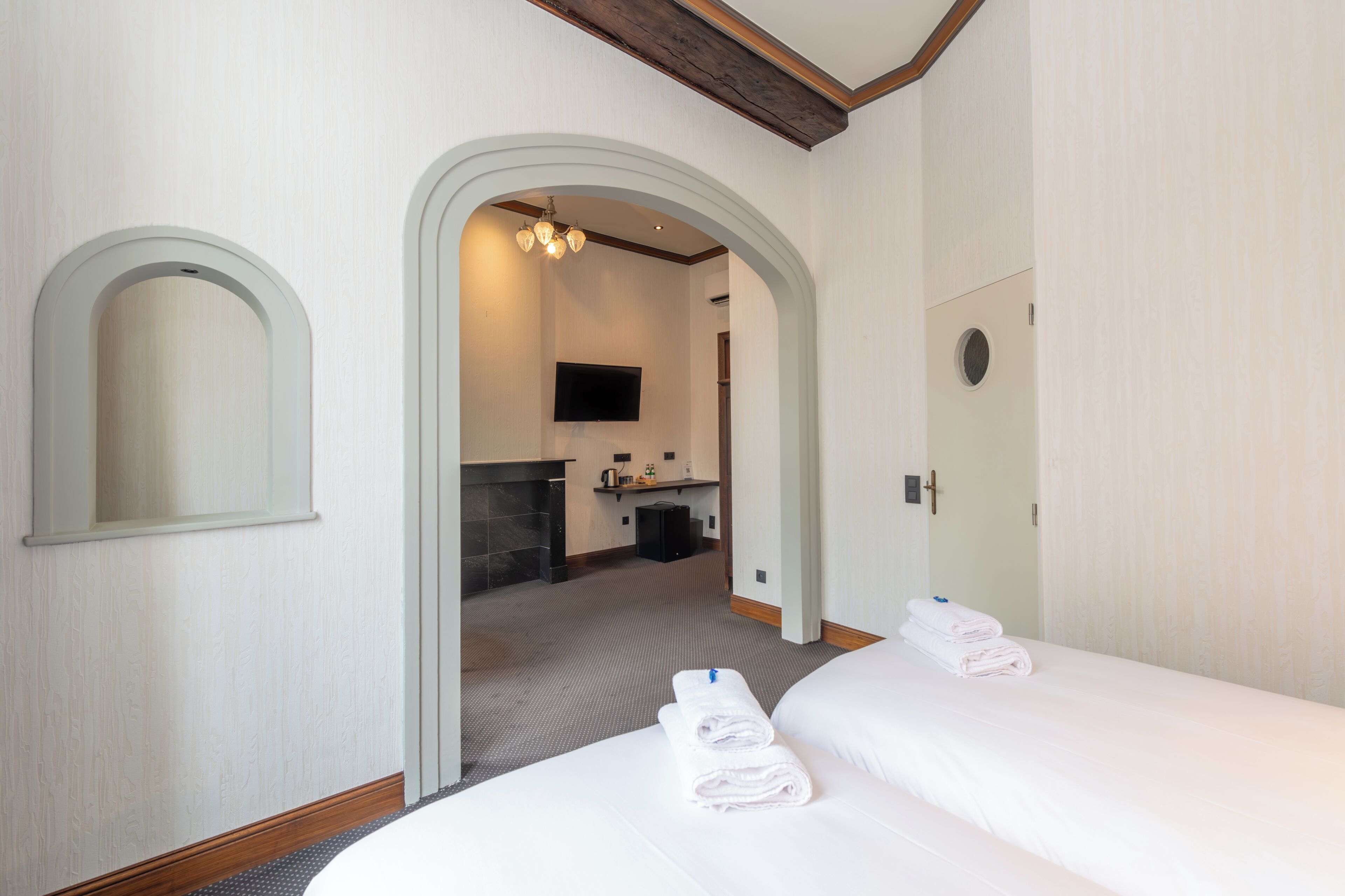 Standard Twin Room | Minibar, desk, free WiFi, bed sheets