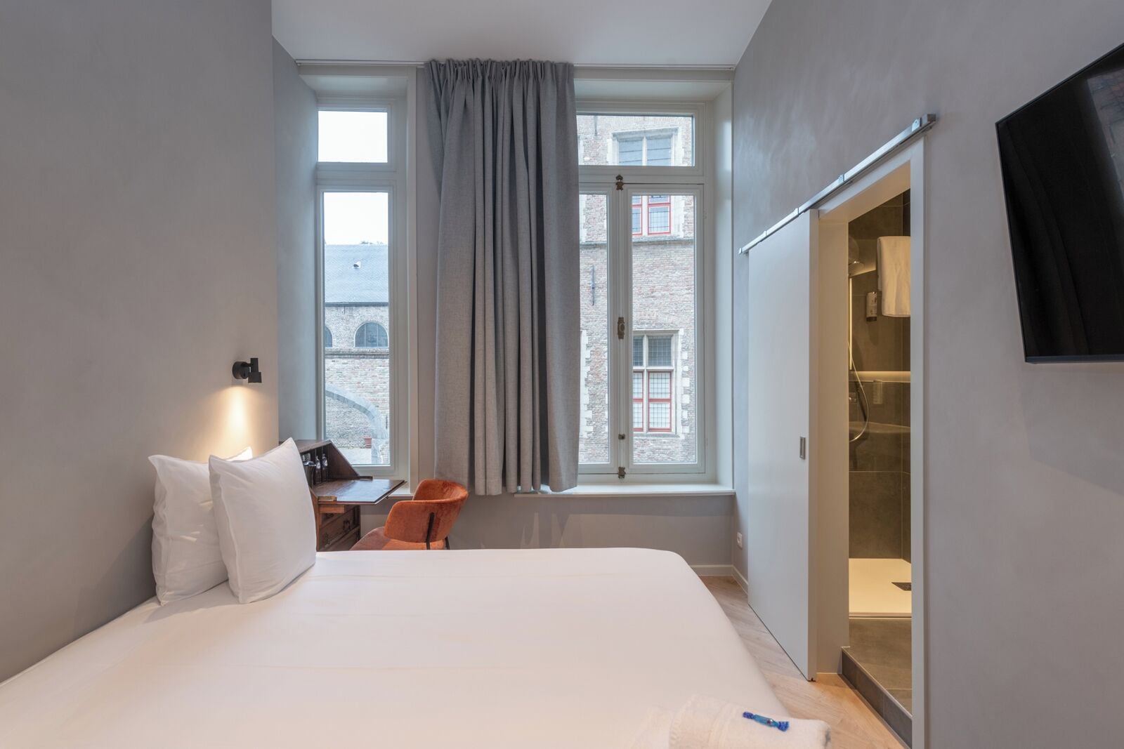 Basic Double Room | Minibar, desk, free WiFi, bed sheets