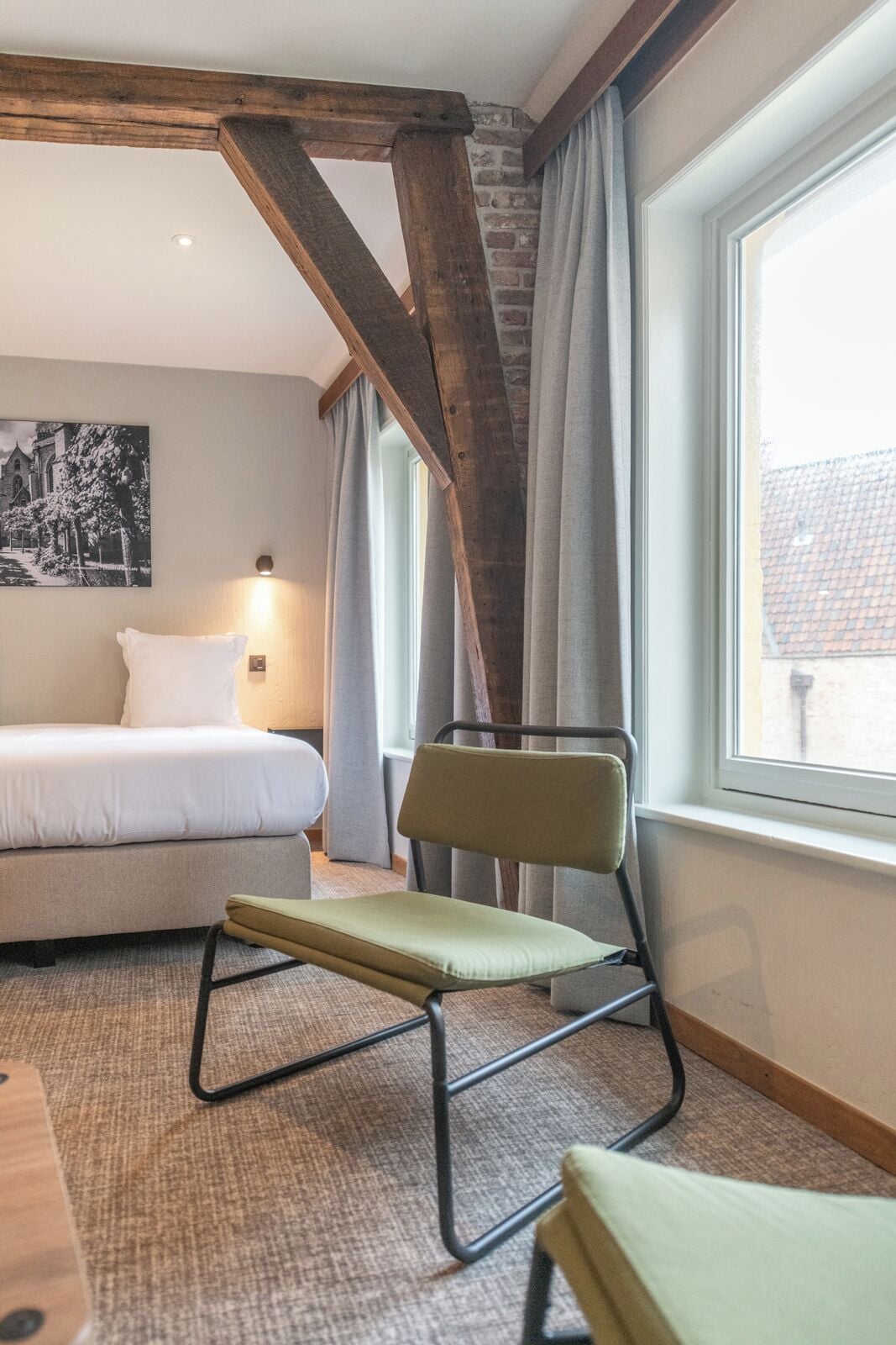 Minibar, desk, free WiFi, bed sheets