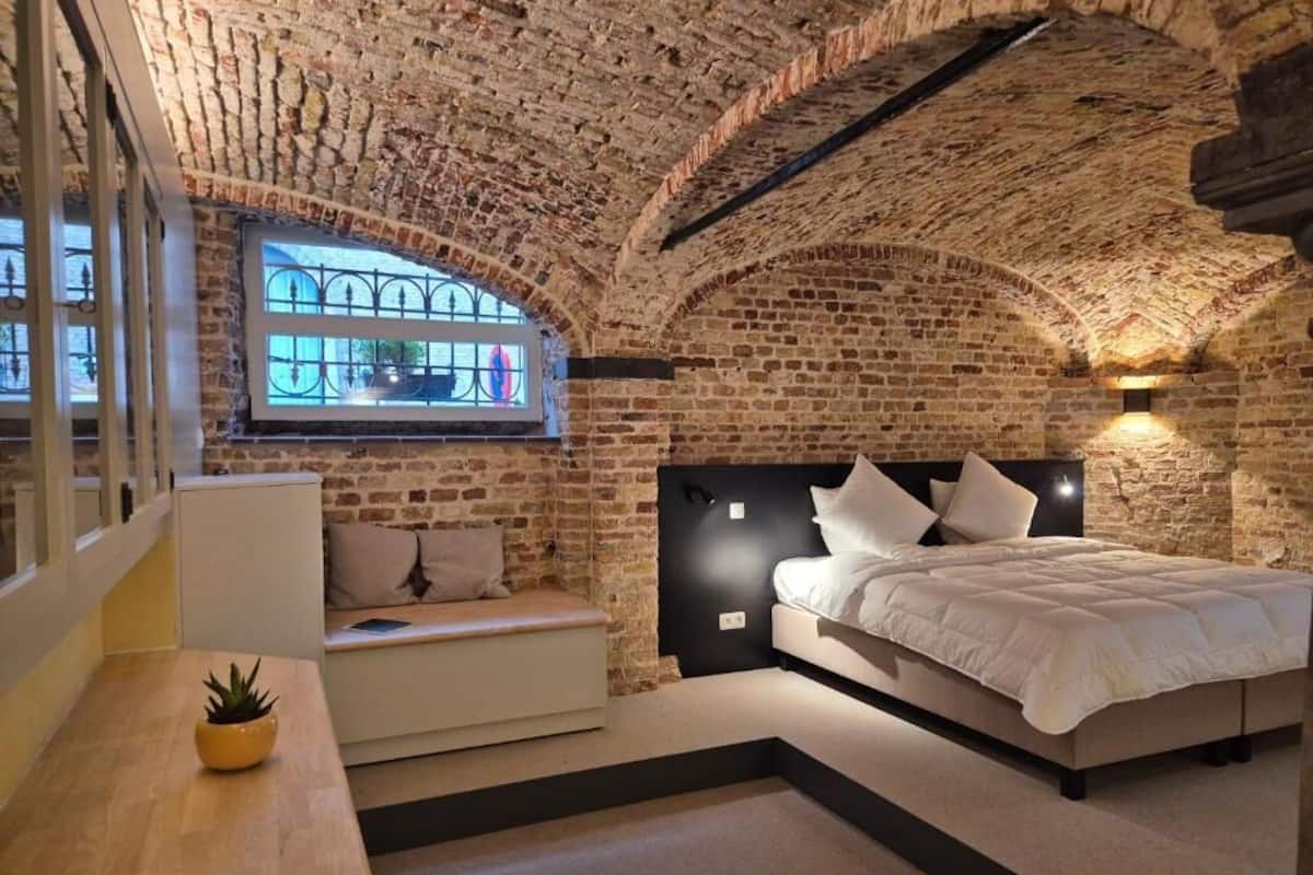 Kamar Presidensial | Minibar, meja kerja, Wi-Fi gratis, dan seprai linen