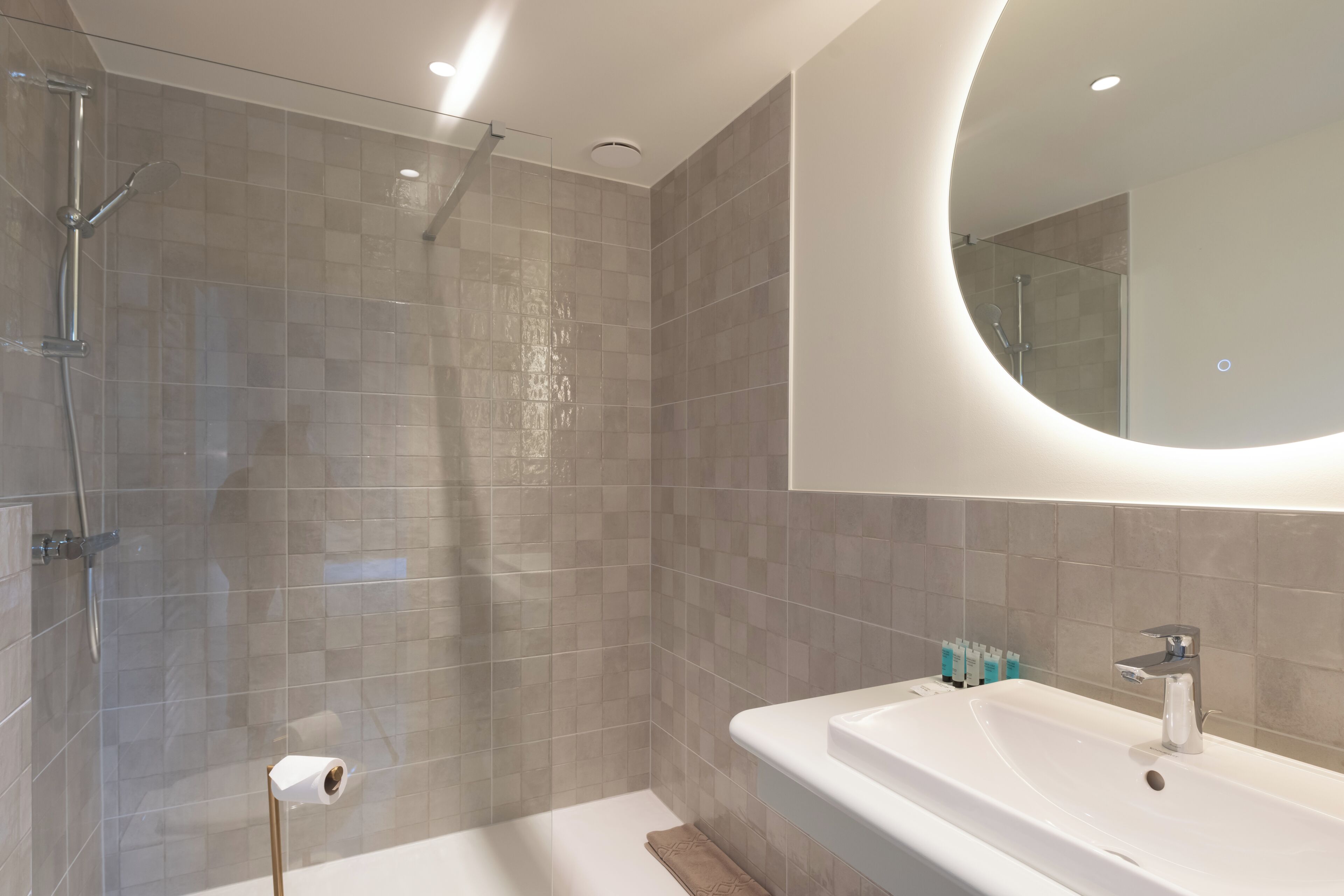 Apartment | Bathroom | Free toiletries, hair dryer, towels, soap
