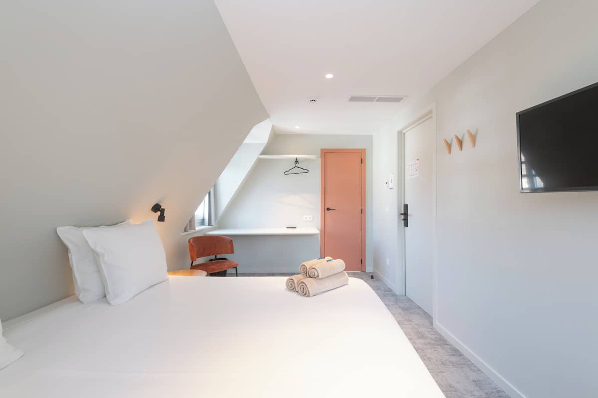 Minibar, bureau, Wi-Fi gratuit, draps fournis