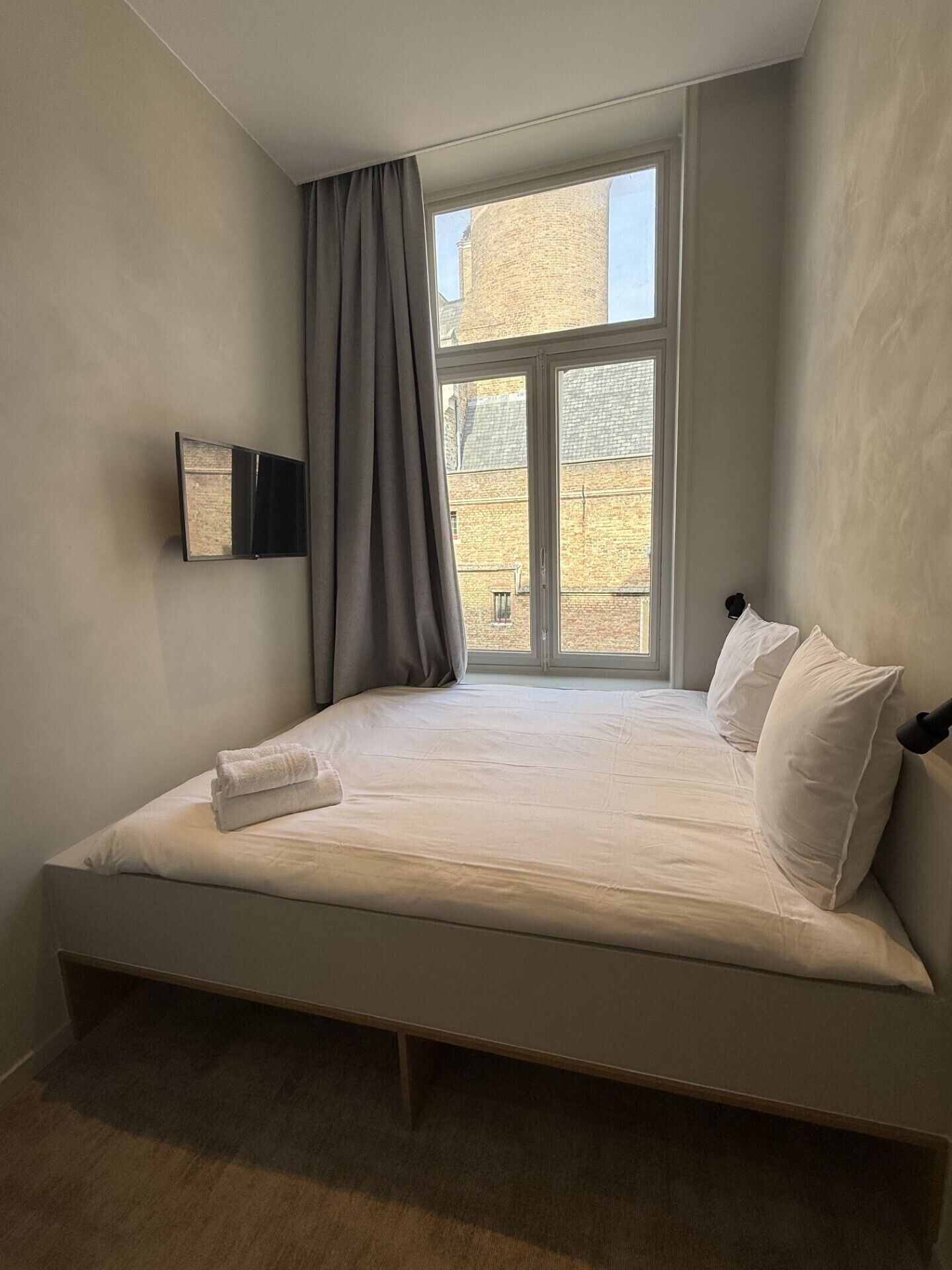 Comfort Room | Minibar, desk, free WiFi, bed sheets